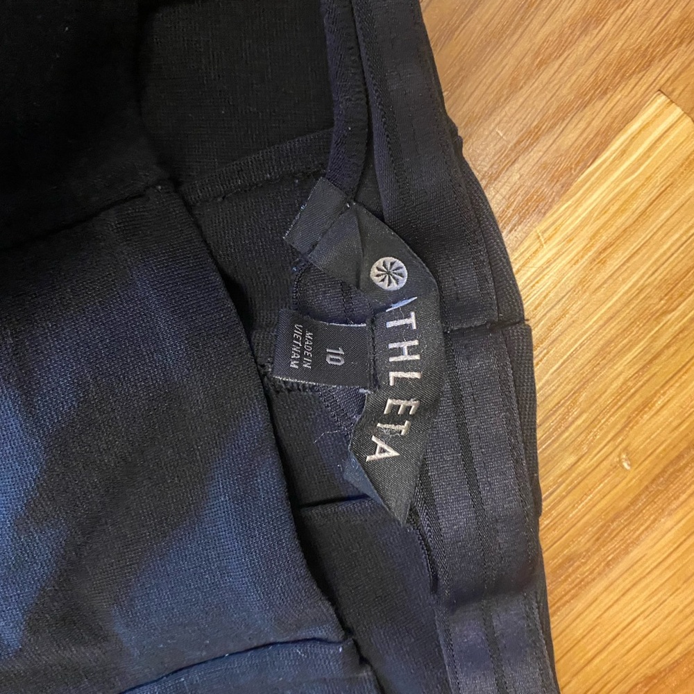Athleta Women's Flared Pants Black Size 10 Side Zip Elastic Waist Pockets - Picture 3 of 5